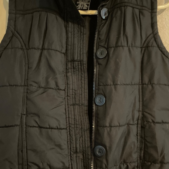 Women Medium Lightweight Puffer Vest Outdoor Athletic Hiking Fashion Layering - Picture 2 of 5